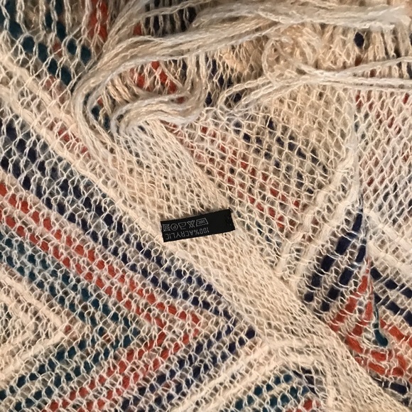 Large Open Weave Scarf/Wrap - Picture 7 of 7